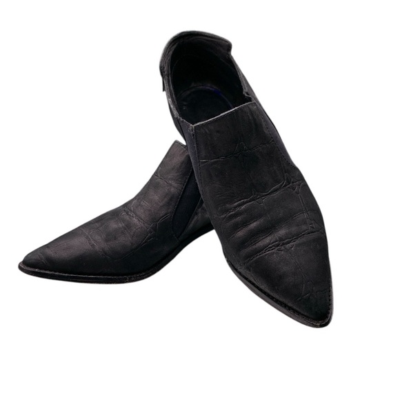 L.A.M.B. Gwen Stefani Memento Black Textured Pointy Toe Bootie Croc Embossed - Picture 5 of 14